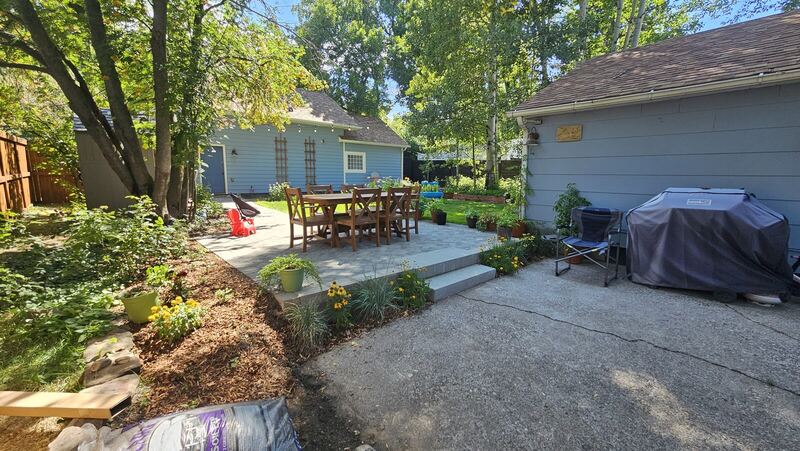 Paver patio & cedar fence — Montana